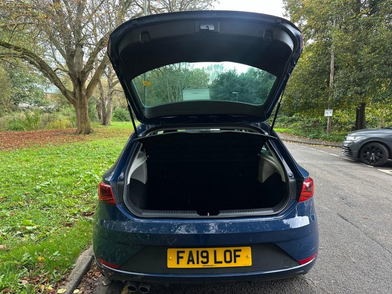 SEAT LEON
