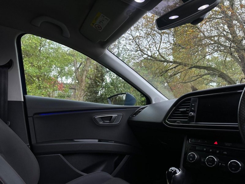 SEAT LEON