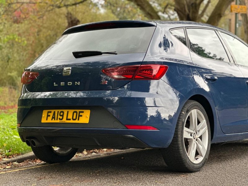 SEAT LEON