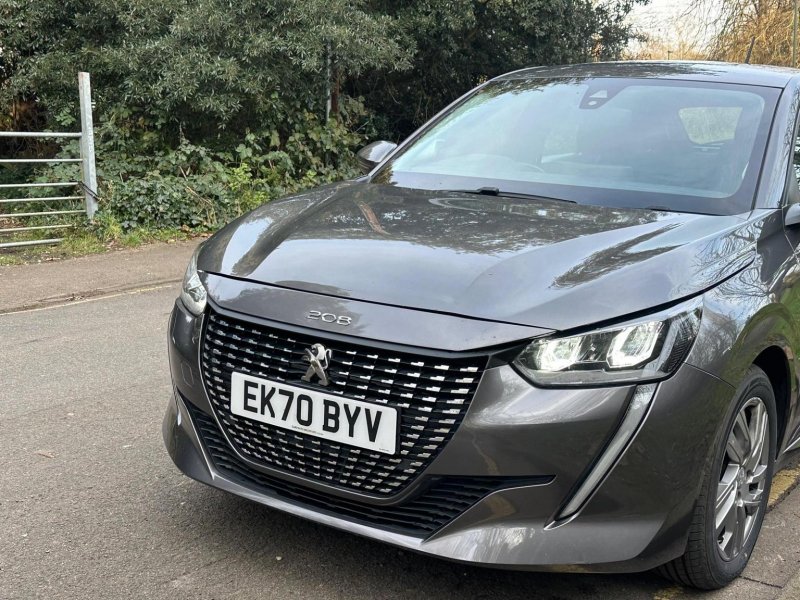 PEUGEOT 208