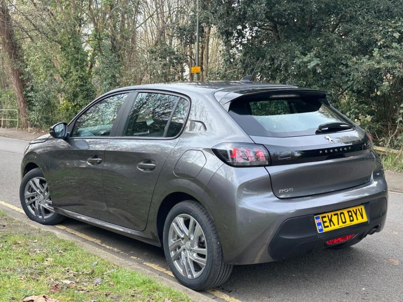 PEUGEOT 208