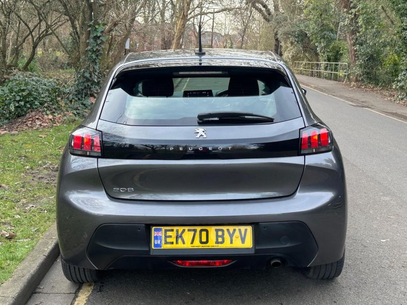 PEUGEOT 208