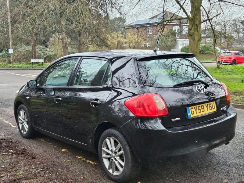TOYOTA AURIS