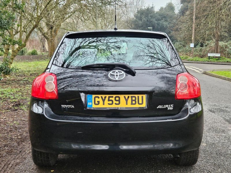 TOYOTA AURIS