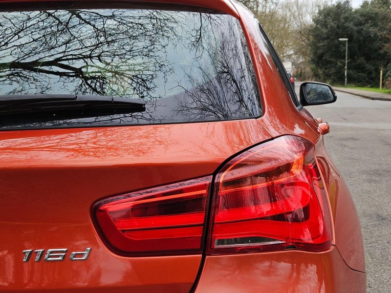 BMW 1 SERIES