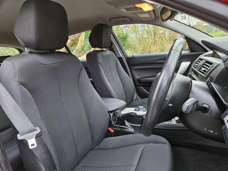 BMW 1 SERIES