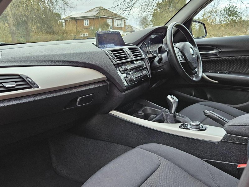 BMW 1 SERIES