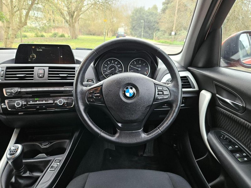 BMW 1 SERIES