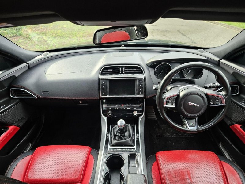 JAGUAR XE