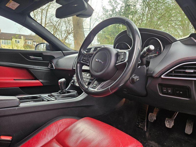 JAGUAR XE