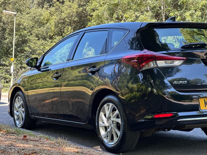 TOYOTA AURIS
