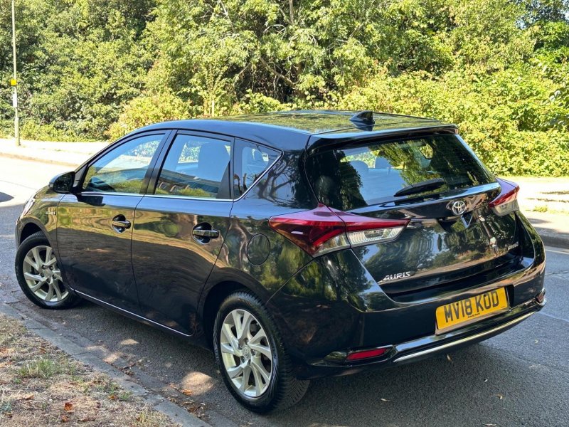 TOYOTA AURIS