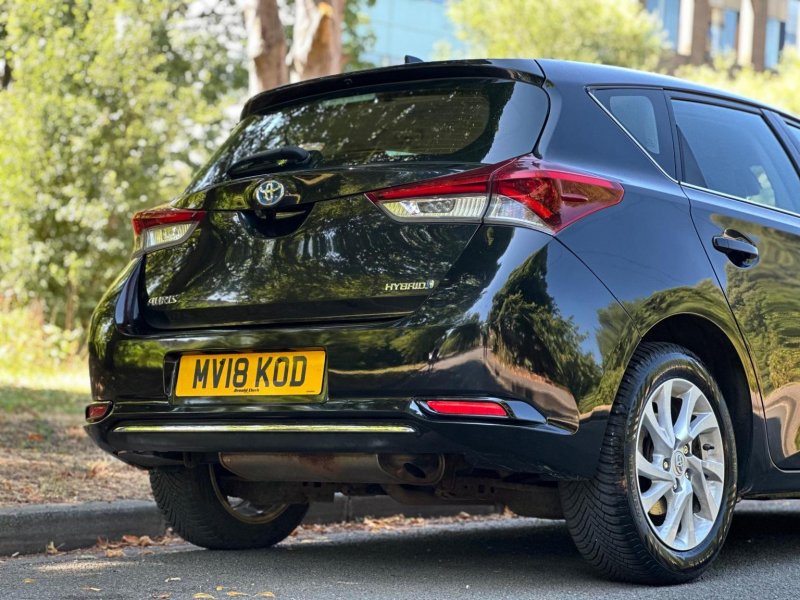 TOYOTA AURIS