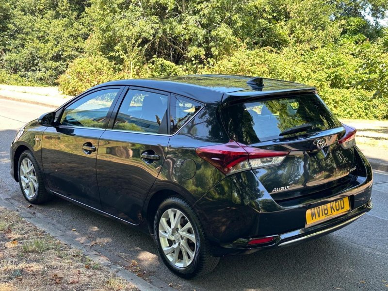 TOYOTA AURIS