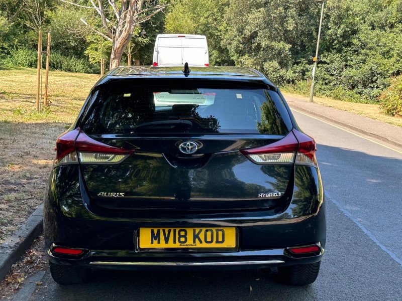 TOYOTA AURIS