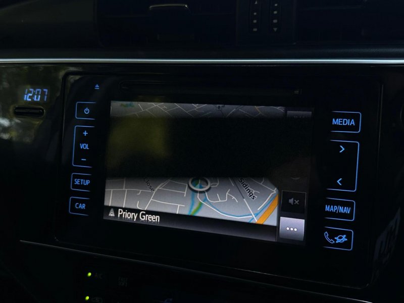 TOYOTA AURIS