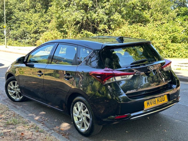 TOYOTA AURIS